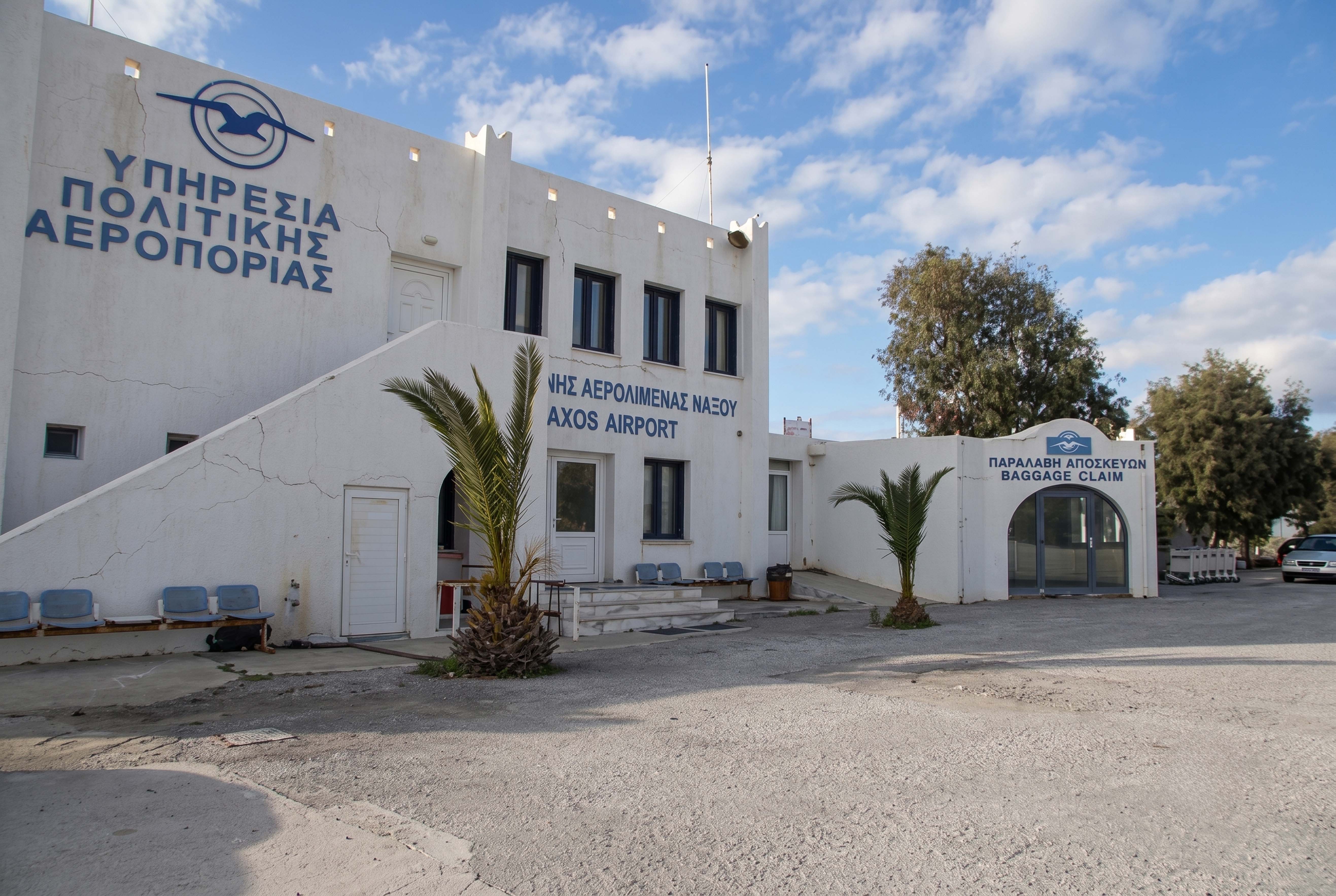 Das kleine Flughafengeb&auml;ude von Naxos