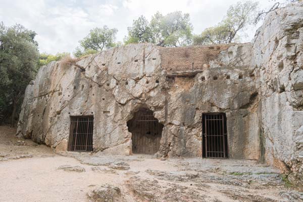 Athen Filopappou-Hill The Prison of Socrates
