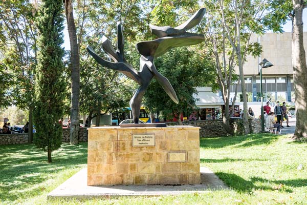 Athen Rizari Park - Baum des Friedens