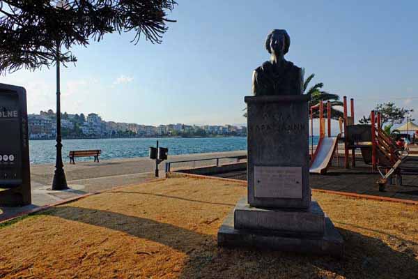 Chalkida Büste Lela Karagianni