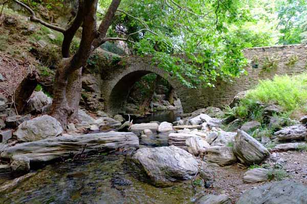 Epanochori Steinbrücke