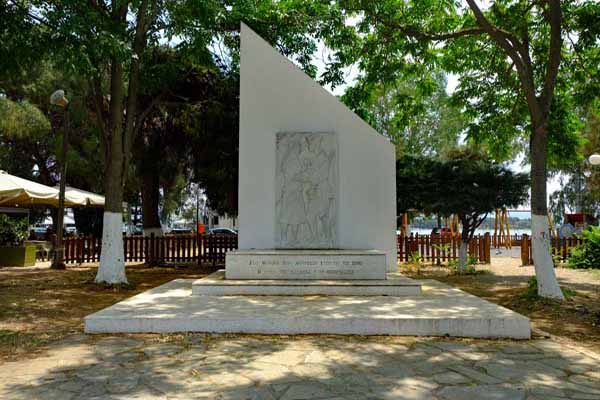 Eretria Denkmal Heldenplatz
