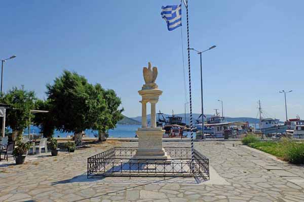 Marmari Denkmal Promenade
