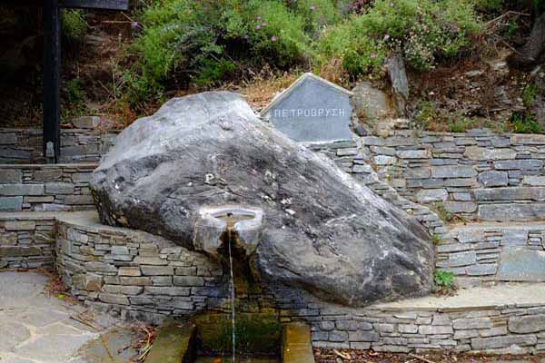 Platanistos Brunnen
