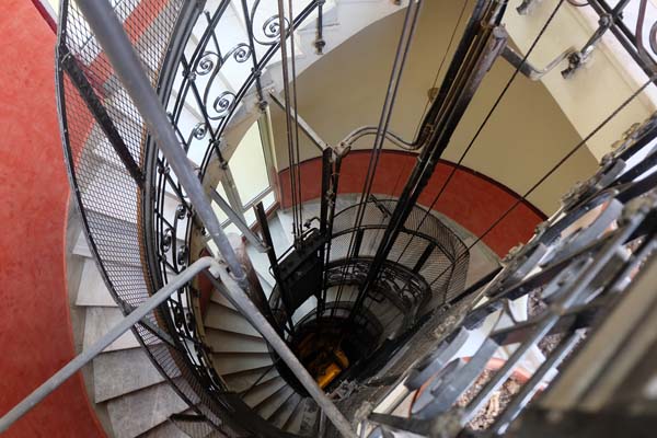 Athen Hotel Cecil Fahrstuhl