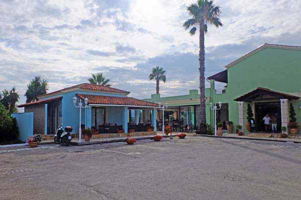 Robolla Beach Aparthotel