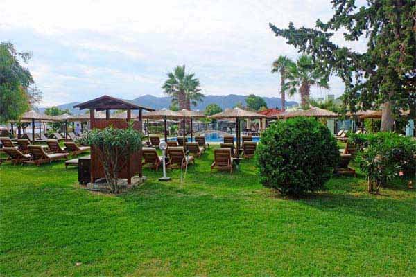 Robolla Beach Aparthotel