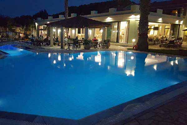 Robolla Beach Aparthotel
