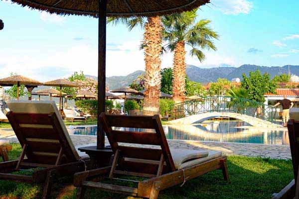 Robolla Beach Aparthotel