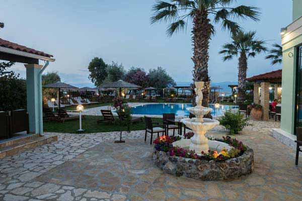 Robolla Beach Aparthotel