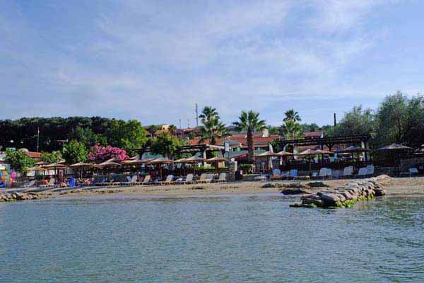 Robolla Beach Aparthotel
