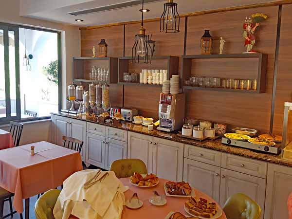 Hotel Adams Frühstücksbuffet
