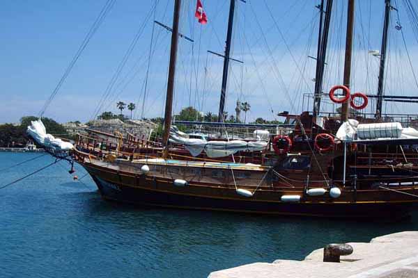 Kos Stadt Ausflugs-Schiff
