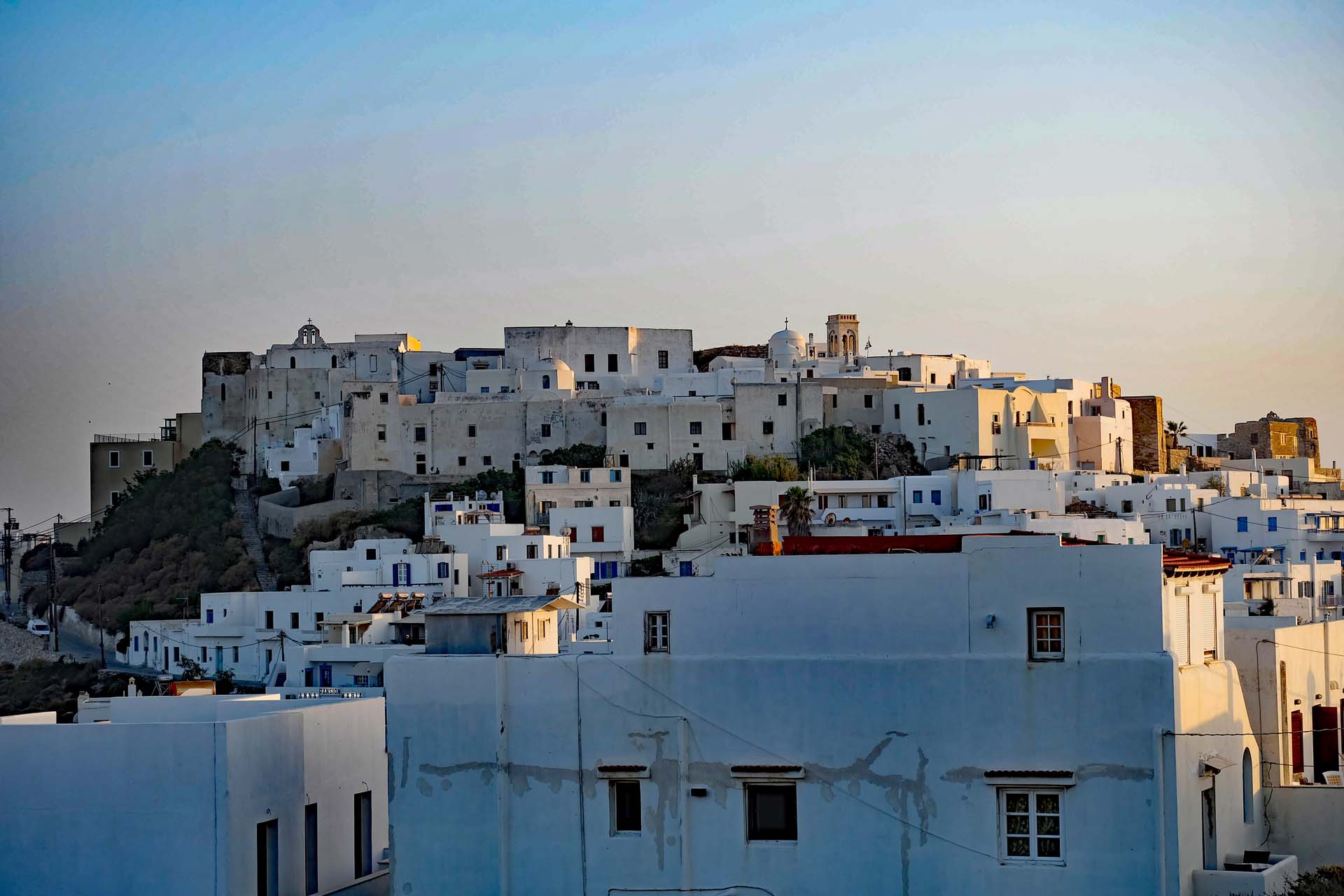 Blick von Grotta ueber die Daechersilhouette der Altstadt
