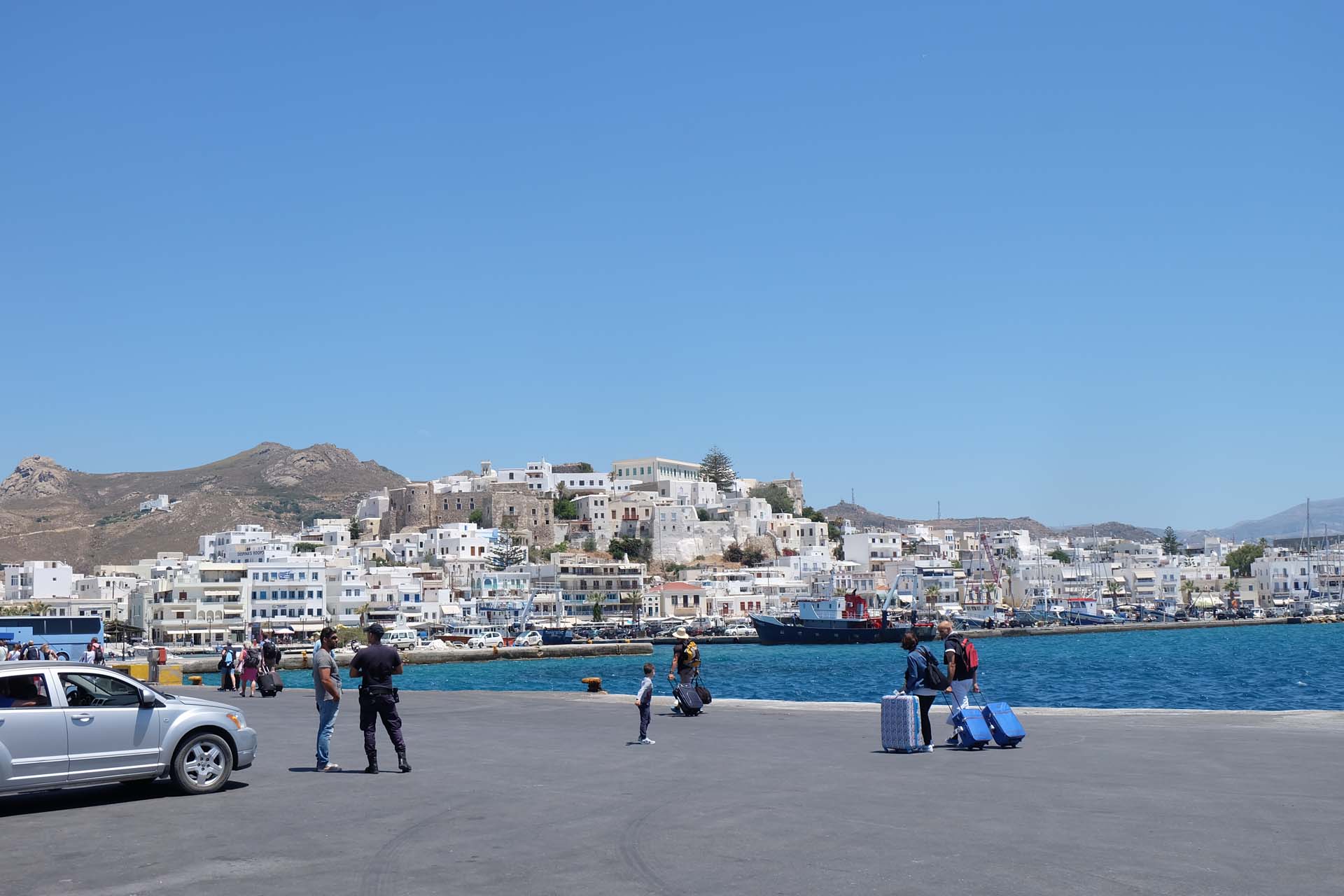 Die beeindruckende Kuestenfront Skyline von Naxos Stadt