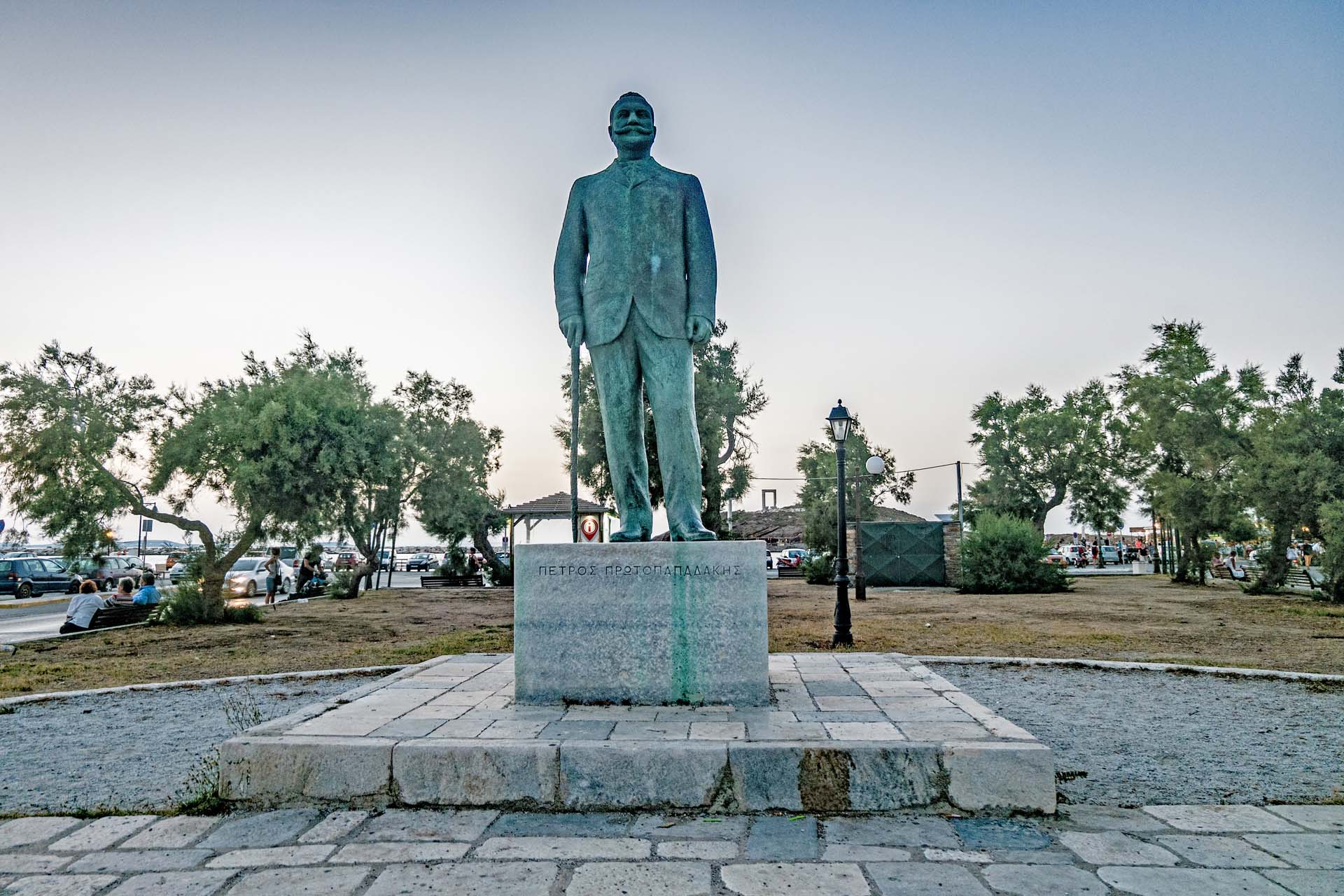 Die Statue des Petros Protopadakis ehemaligen griechischer Politiker und Ministerpr&auml;sident des Landes