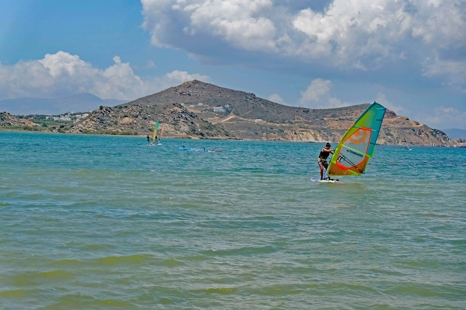 Schueler der Surfschule am Strand