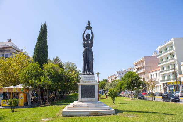 Kalamata Freiheitsstatue-Eleftheria