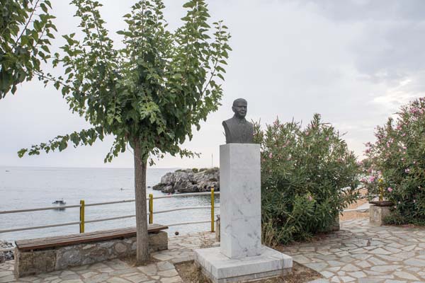 Stoupa Nikos Kazantzakis Büste
