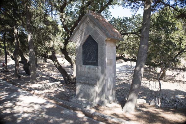 Filerimos Stra&szlig;e zum Kalvarienberg Denkmal