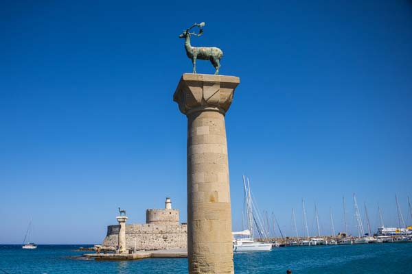 Rhodos Mandraki-Hafen Elafos und Elafina